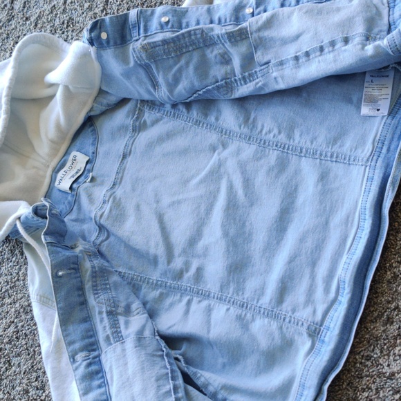 Cute jean/hooded jacket - Picture 3 of 5